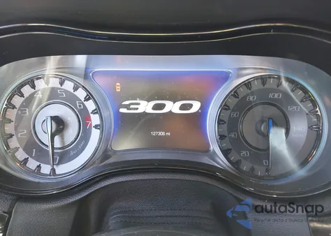 2019 Chrysler 300 300S z USA, uszkodzony, nr VIN 2C3CCABG6KH639099